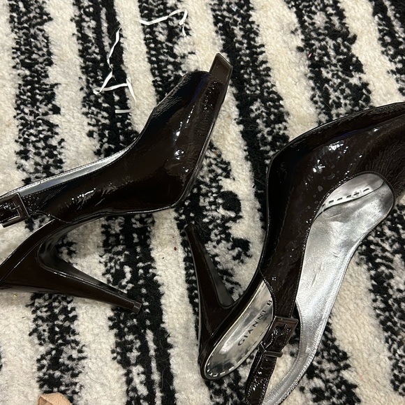 Gianni Bini Shiny Black Slingback Heels - Picture 4 of 4